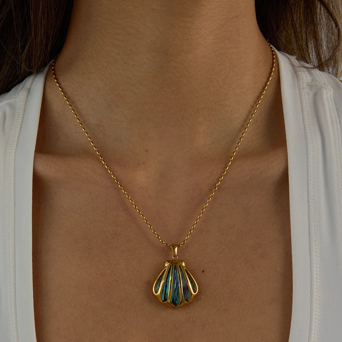 Aquamarine Clam Pendant Necklace