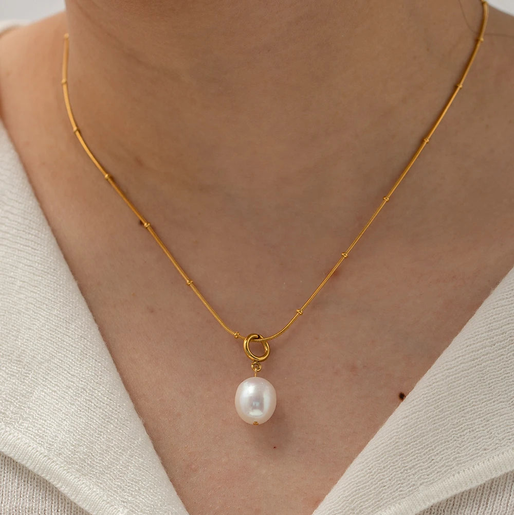 Minimalist Bead Chain Pearl Necklace Centerpiece