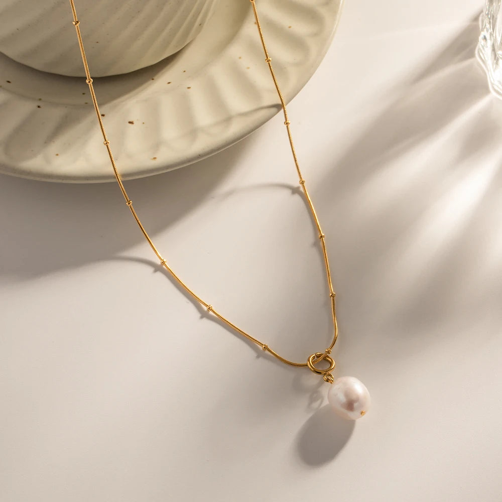 Minimalist Bead Chain Pearl Necklace Centerpiece