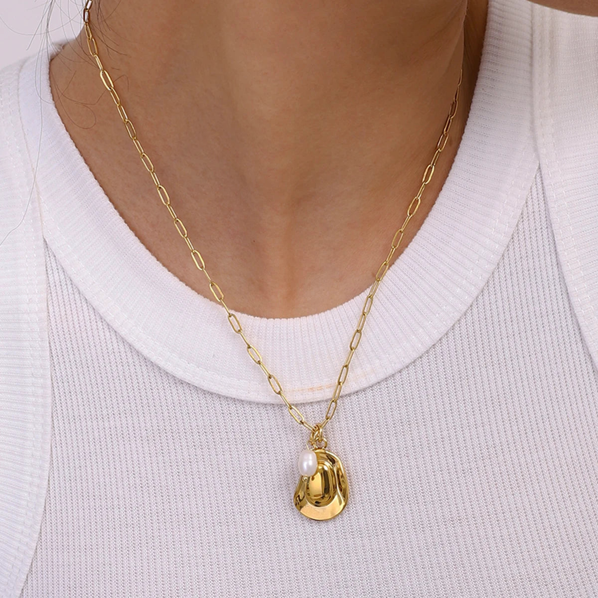 Pearl & Cowboy Hat Pendant Necklace