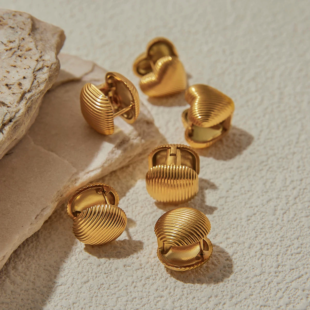 Heart & Oval-shaped Seashells Stud Earrings