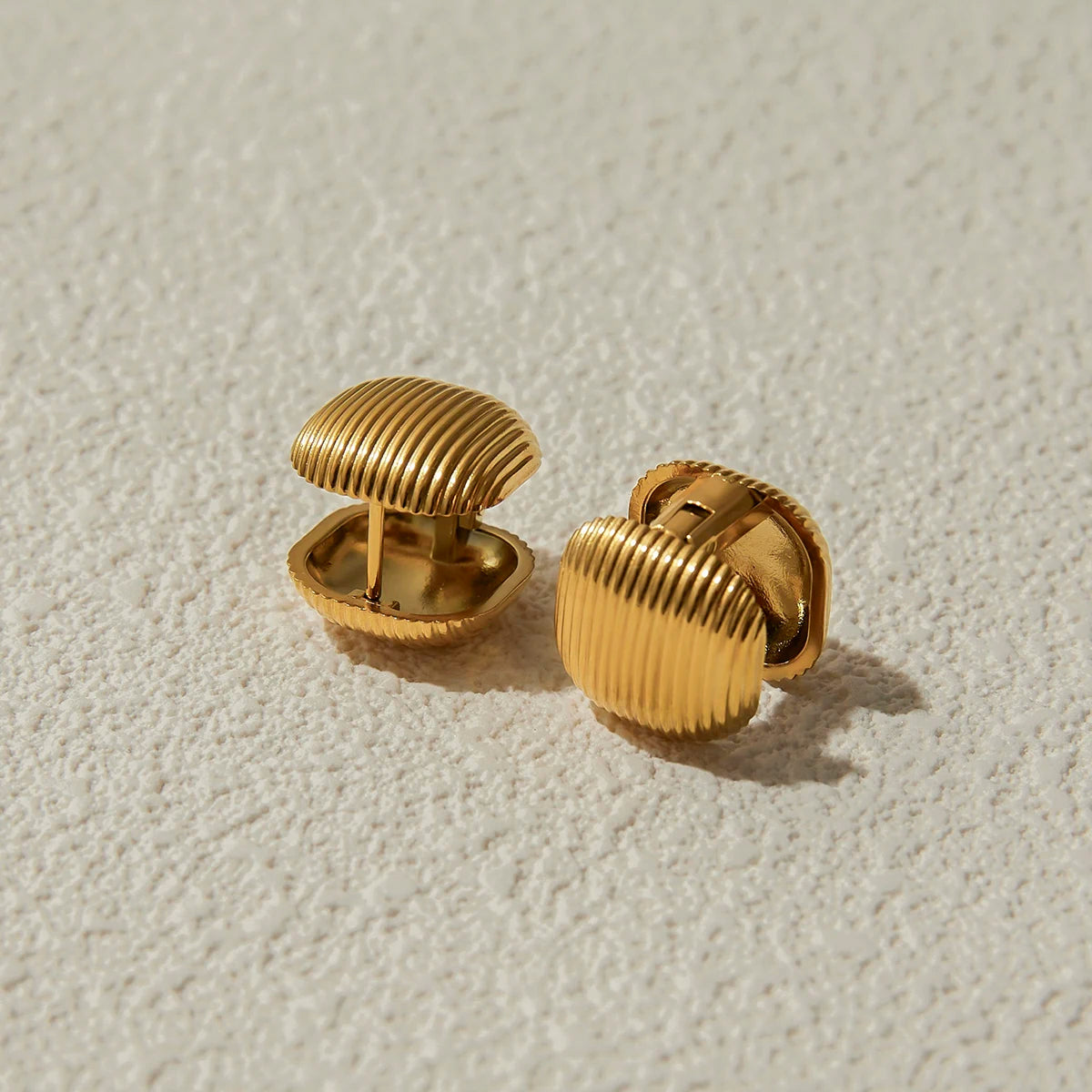 Heart & Oval-shaped Seashells Stud Earrings