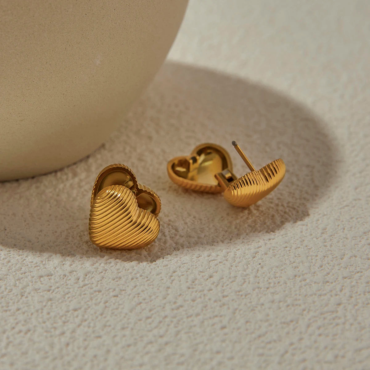 Heart & Oval-shaped Seashells Stud Earrings