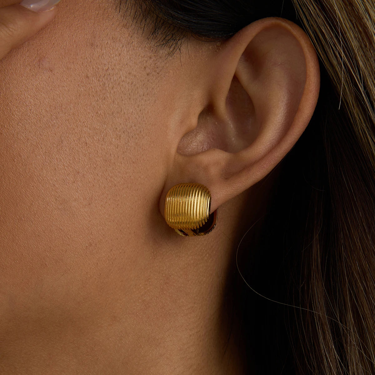 Heart & Oval-shaped Seashells Stud Earrings
