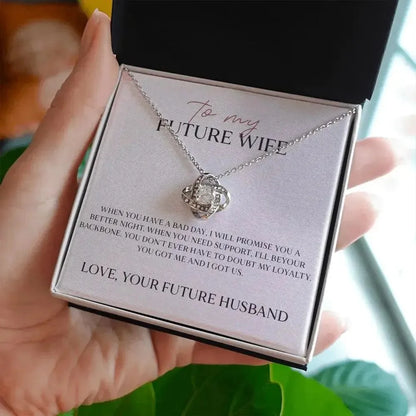 Futura Esposa - Siempre Leal - Collar con Nudo de Promesa
