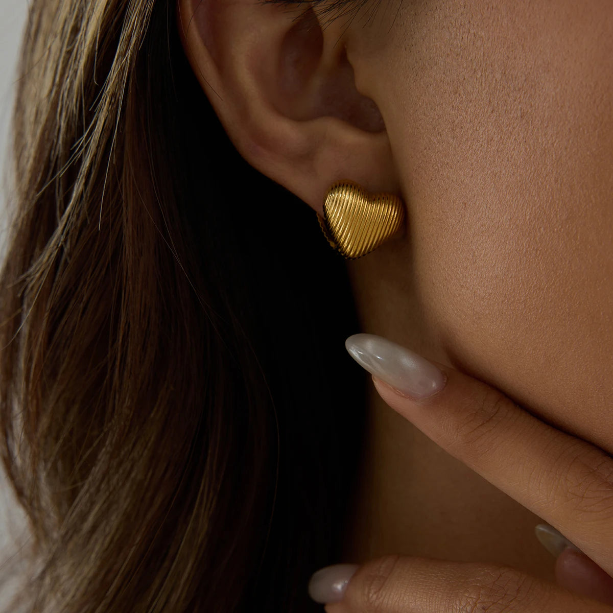 Heart & Oval-shaped Seashells Stud Earrings