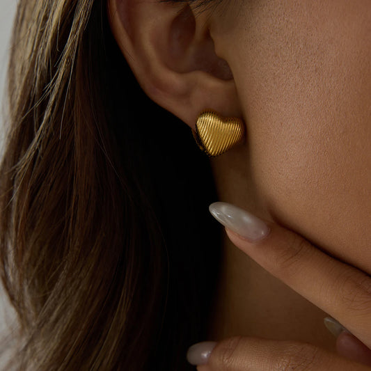 Heart & Oval-shaped Seashells Stud Earrings