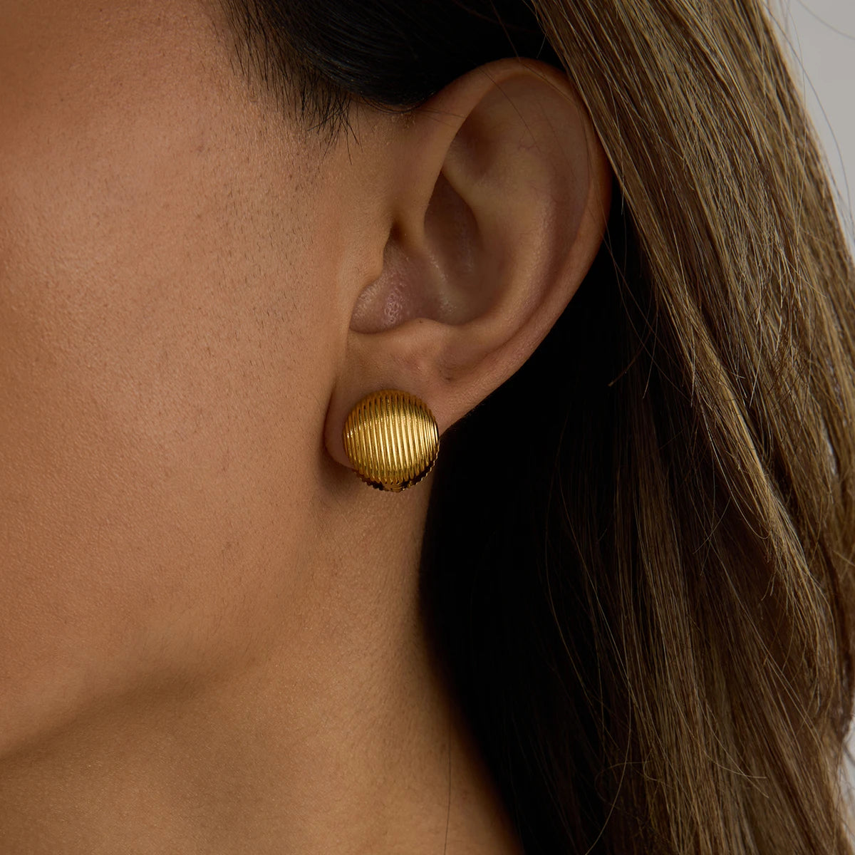 Heart & Oval-shaped Seashells Stud Earrings