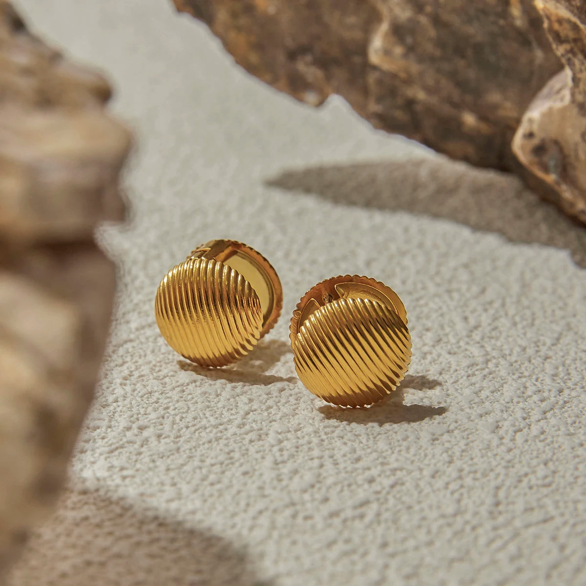 Heart & Oval-shaped Seashells Stud Earrings
