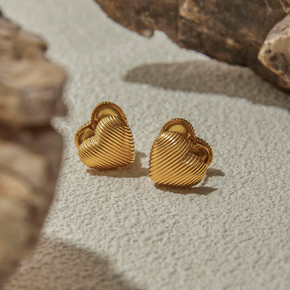 Heart & Oval-shaped Seashells Stud Earrings